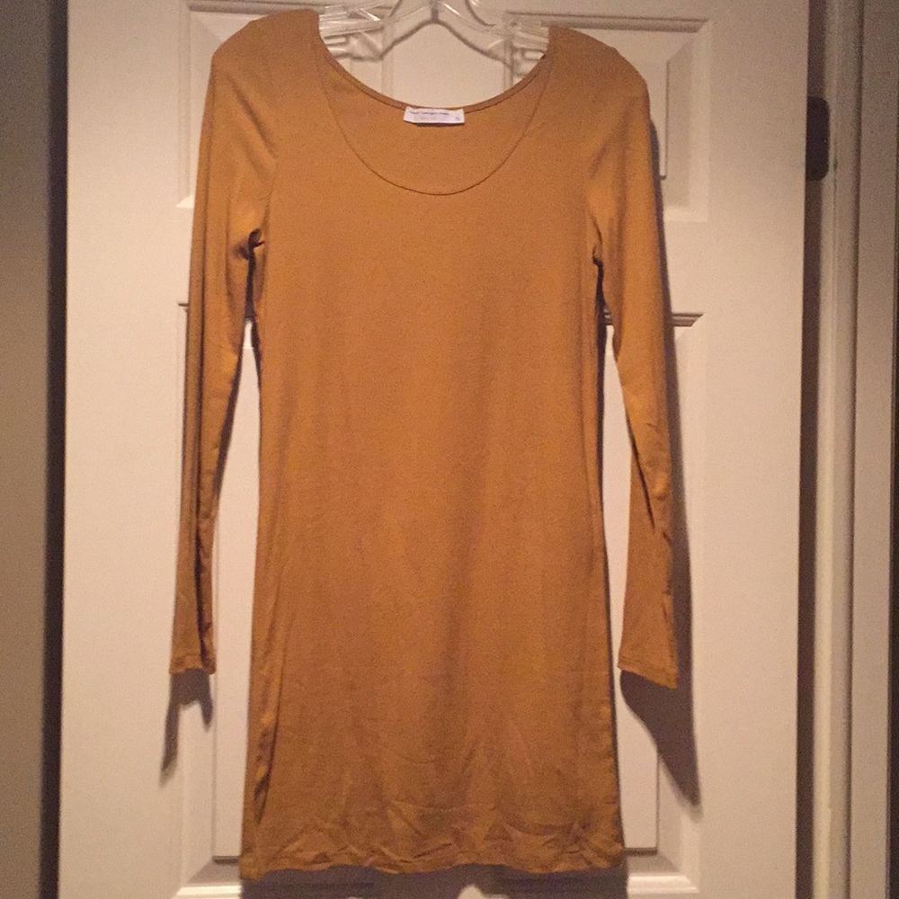 Gold U-neck long sleeved dress. Excellent. Large